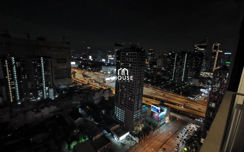ไลฟ์ อโศก - พระราม 9