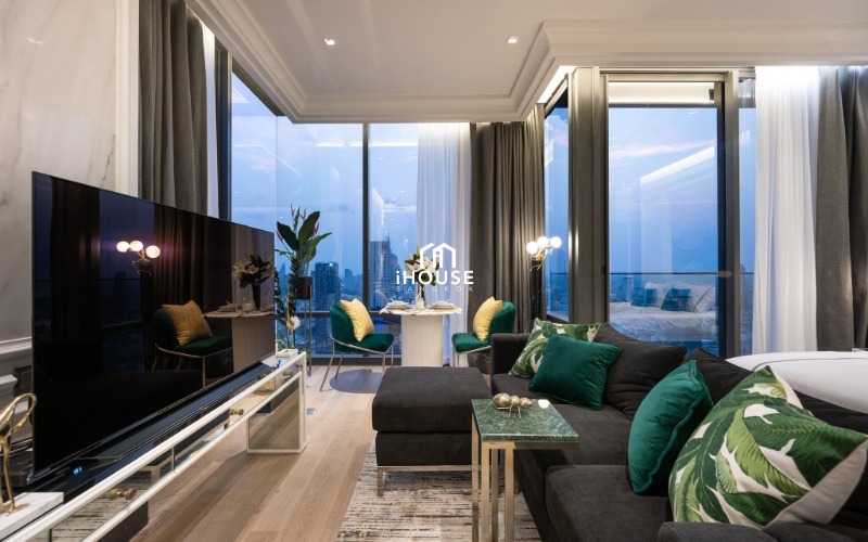 Ashton Silom