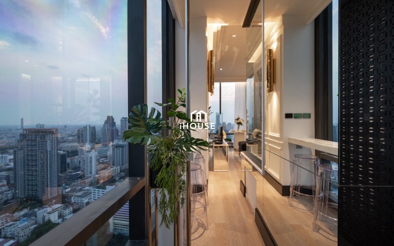 Ashton Silom